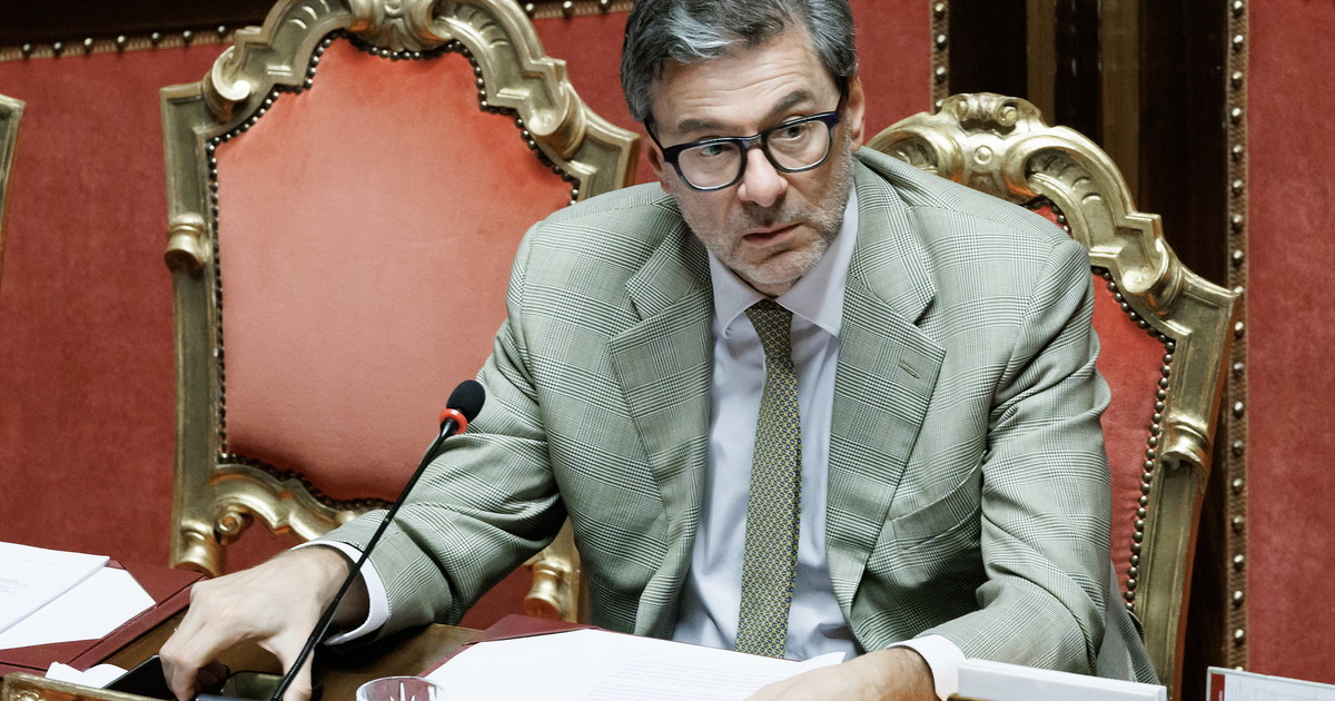 Giorgetti insiste, benefici da rating banche partecipino a sforzo
