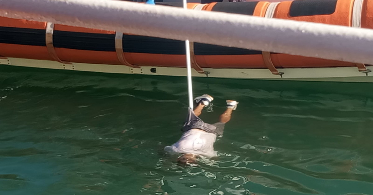 Cuoco di una barca trovato morto sulla banchina del porto: la tragedia