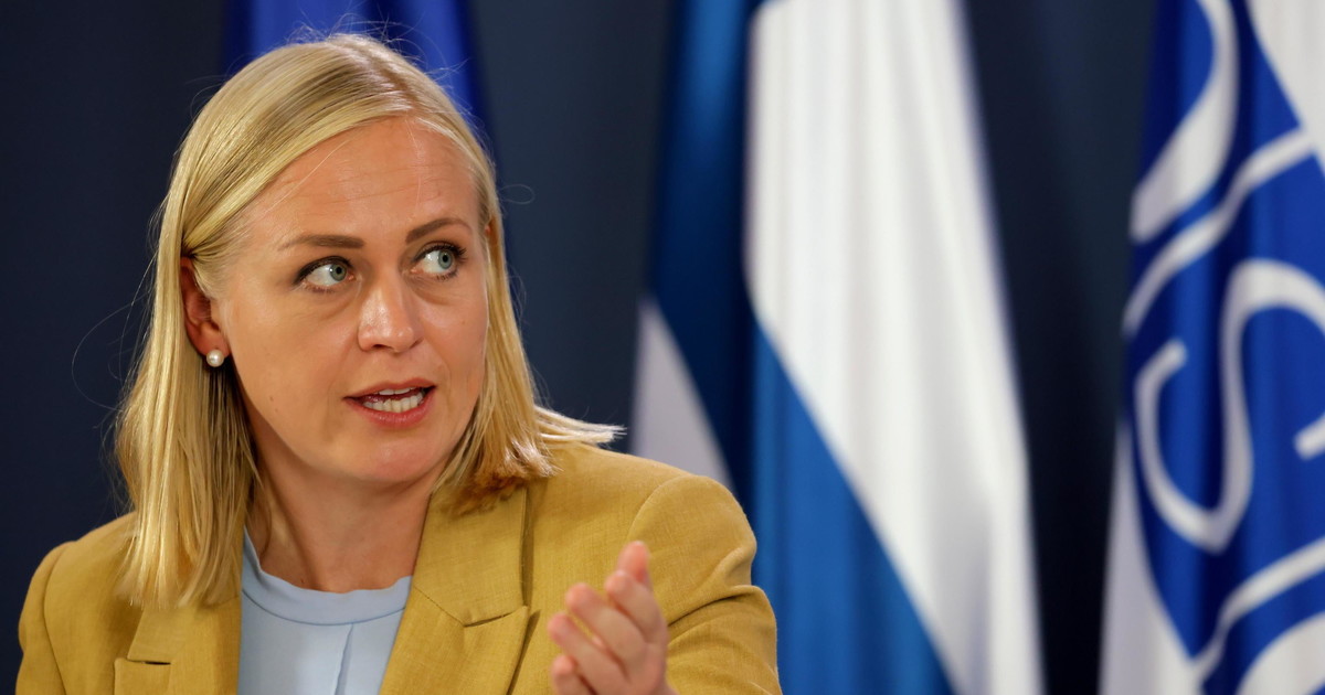 Alla tv iraniana vietato mostrare le gambe delle donne. Censurato il ministro degli Esteri finlandese