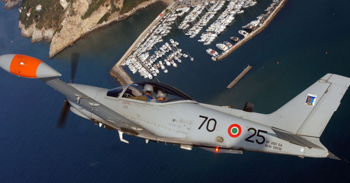 Dramma per un incidente aereo a Sabaudia: velivolo dell'Aeronautica precipita, due morti