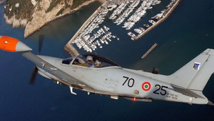 Dramma per un incidente aereo a Sabaudia: velivolo dell'Aeronautica precipita, due morti