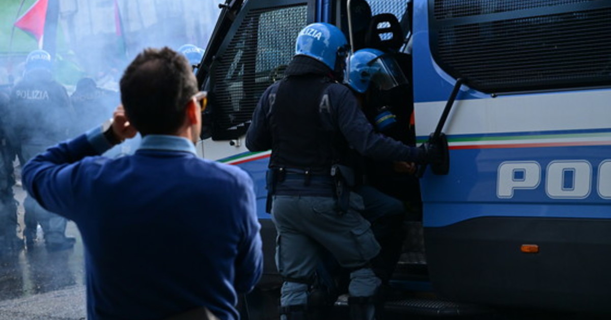 Roma, ProPal a piazza dei Cinquecento: "Blocchiamo tutto". Polizia chiude gli ingressi a Termini