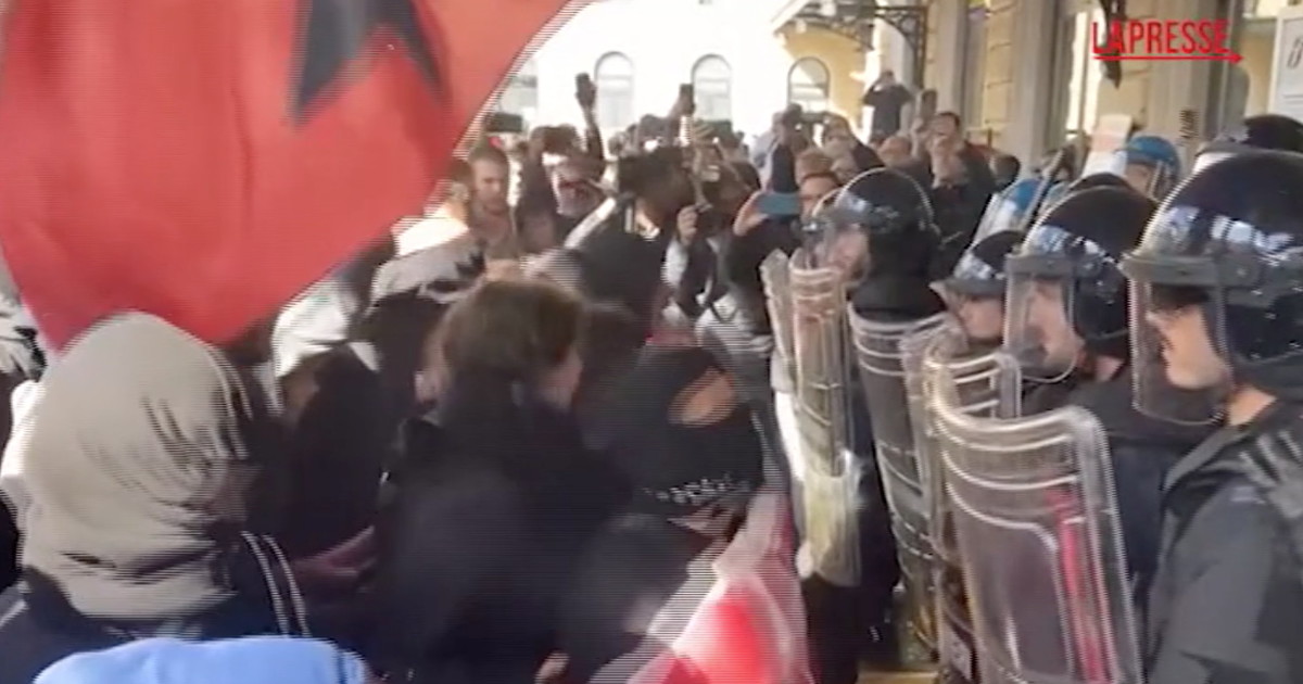 Vergogna ProPal: insulti e scontri con le forze dell