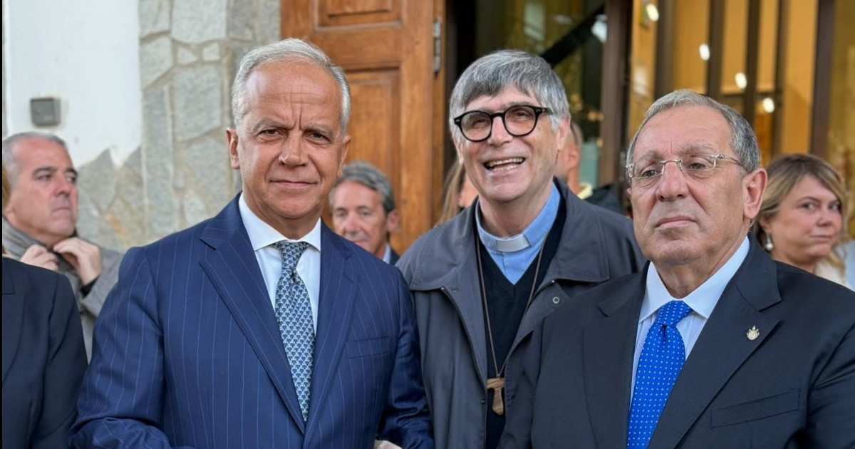 Caivano, Piantedosi, "Stesa è stata gesto di disperazione dei clan". Il titolare del Viminale incontra don Patriciello
