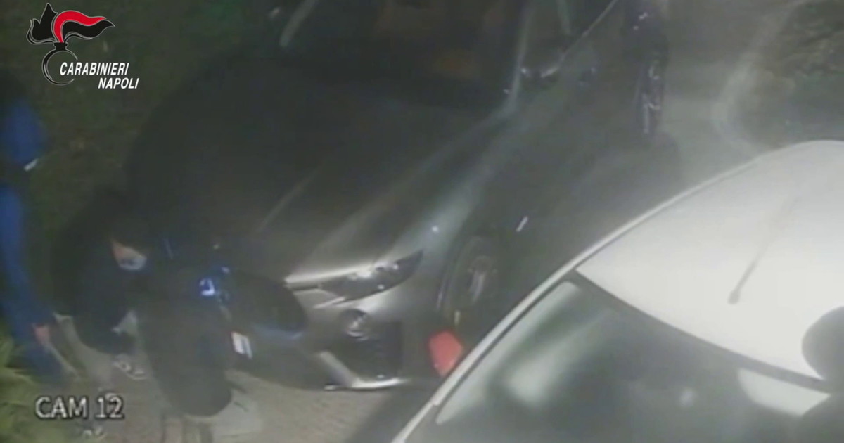 Napoli, sgominata una banda specializzata nei furti di auto di lusso