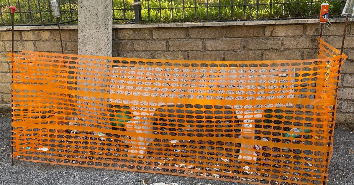 Panchina incartata a piazzale Clodio: "È rotta da anni" #lafotodeilettori