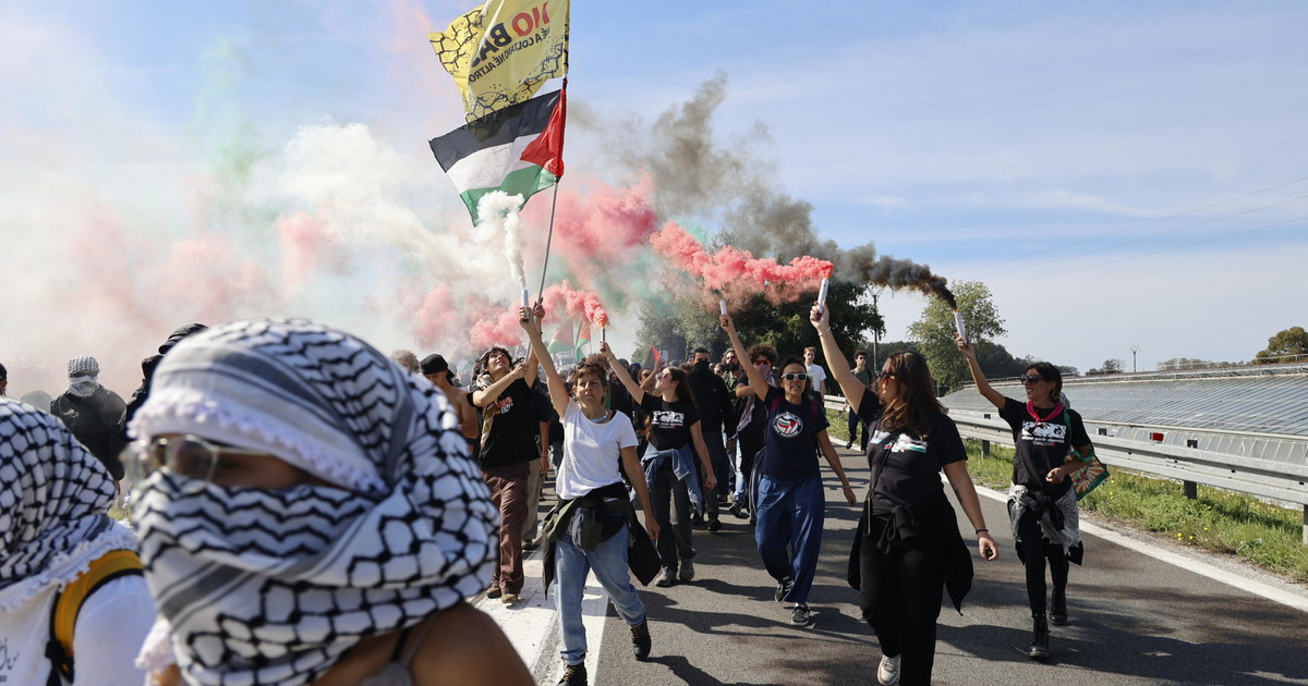 Bloccano strade e stazioni per Gaza: alta tensione da Roma a Milano