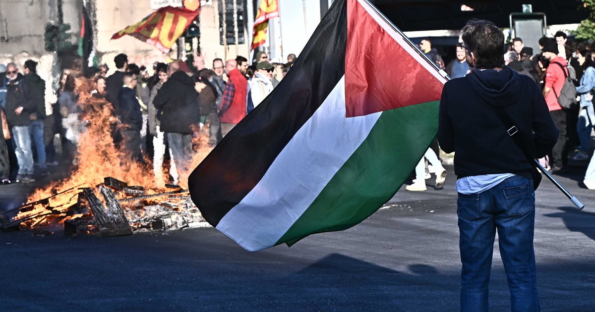 Alta tensione a Londra per il raduno anti Israele. I pro Pal sfidano il governo