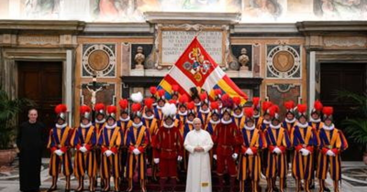 Parolin alle Guardie Svizzere: Andate controcorrente e sarete felici