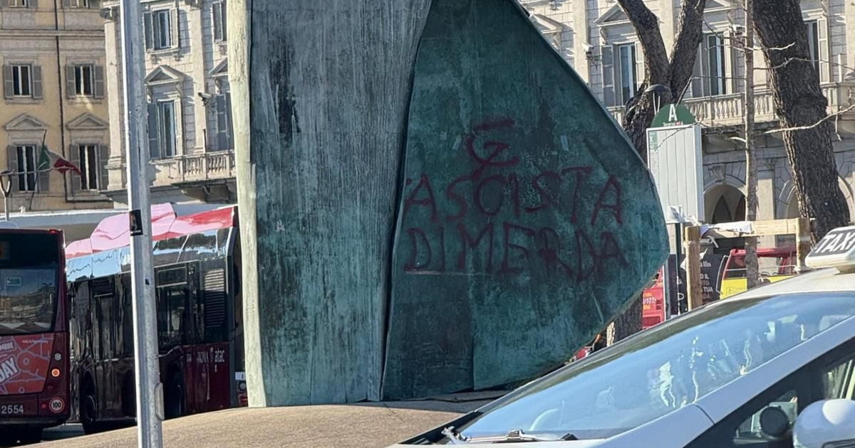 V Rimu potekal propalestinski protest, oskrunjena statua Janeza Pavla II.