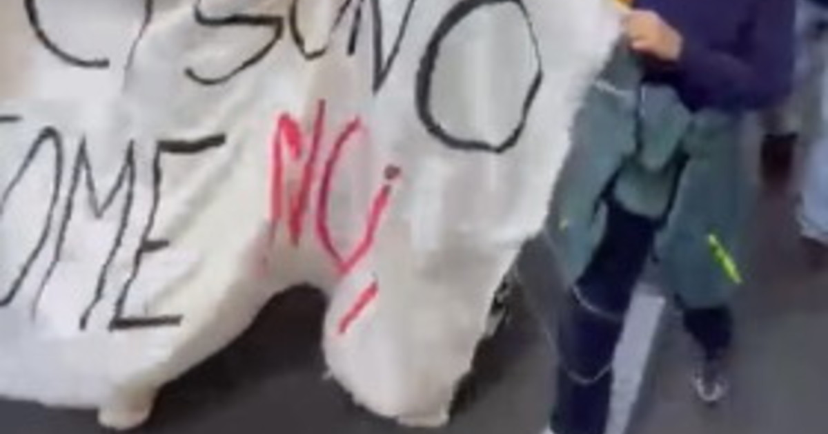 la sinistra fa sfilare i bambini cori anti israele il video della vergogna