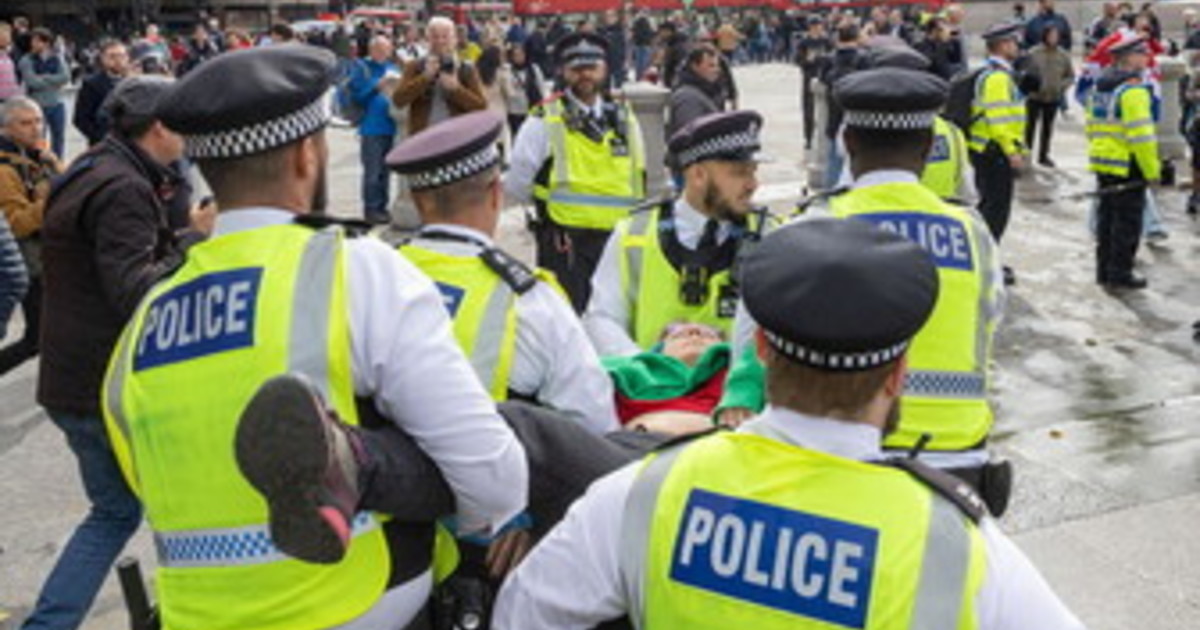 A Londra pro Pal e poliziotti tutti contro il premier laburista Starmer. Ma per motivi diversi