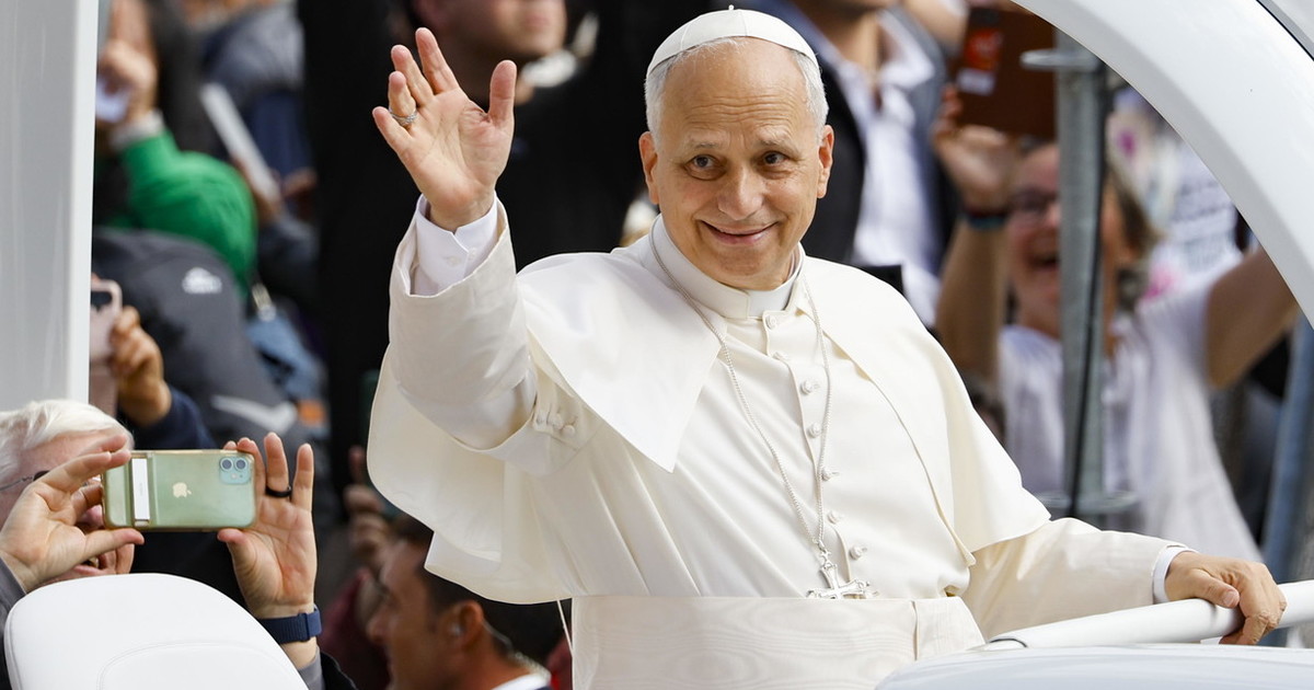 Migranti, il Papa: "No all