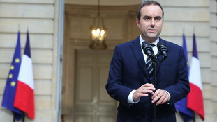 Altro scossone per Macron: Lecornu si è già dimesso. Francia nel caos