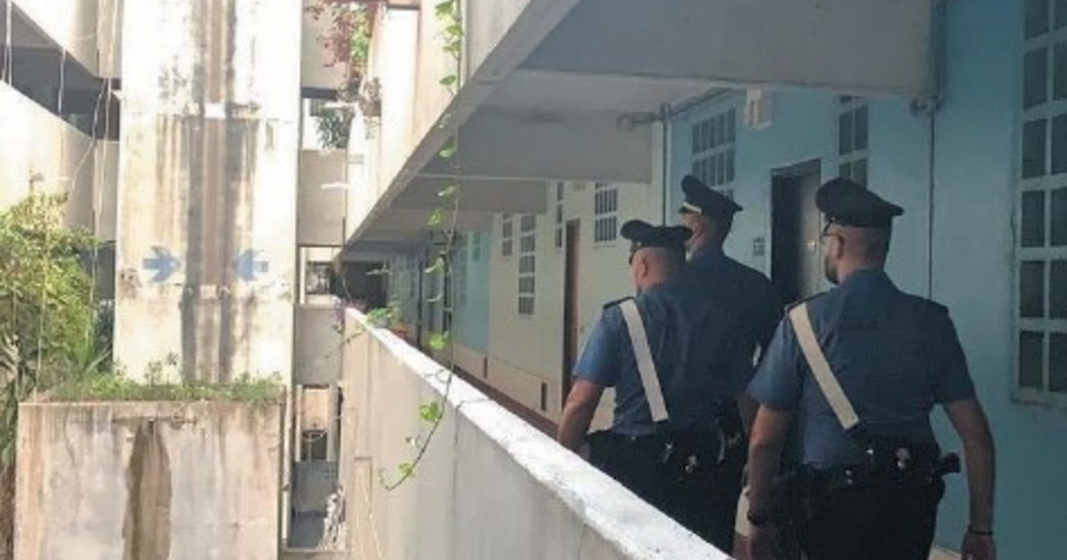 Va a trovare la figlia e le okkupano l'alloggio. Denunciati cinque latinos