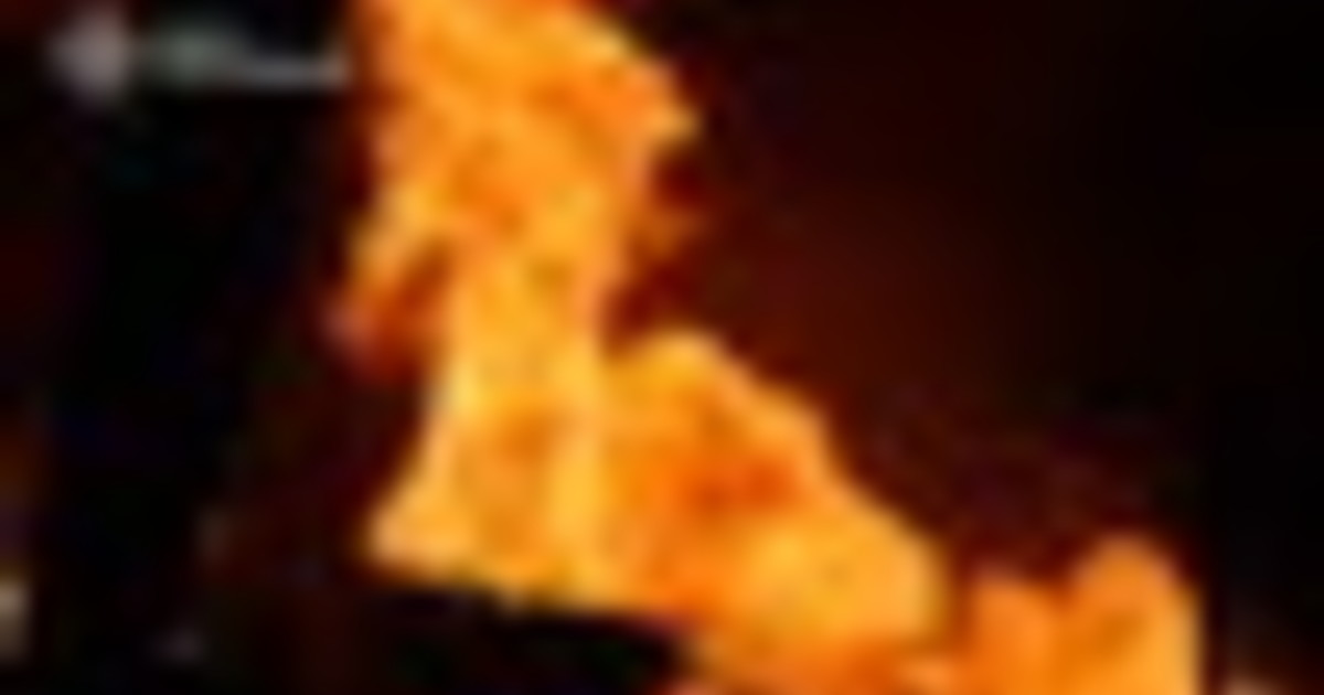 Un attacco di droni russi provoca un vasto incendio a Kharkiv