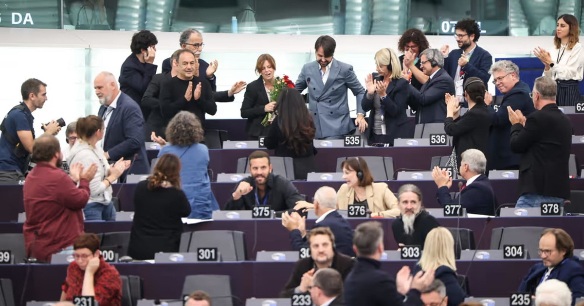 che facce di salis la pasionaria salva per un voto accuse al ppe tajani calunnie