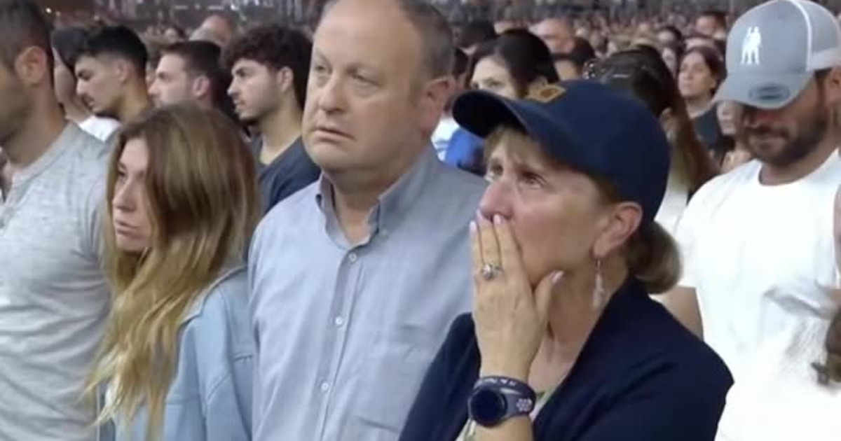 A Tel Aviv in migliaia alla cerimonia per le vittime del 7 ottobre