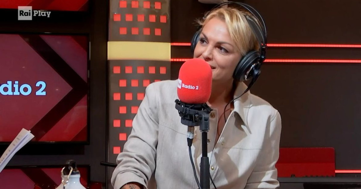 Francesca Pascale da De Girolamo e Semprini: "Spiavo il telefono di Berlusconi e..."