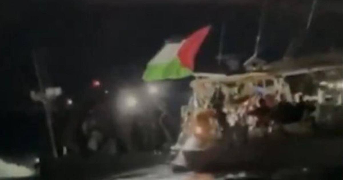 la flotilla 232 gi224 un format italiani fermati scattano le manifestazioni
