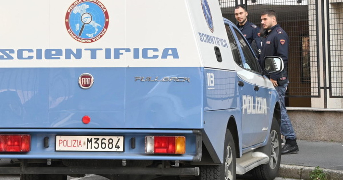 "Non ce la faccio più", bussano per lo sfratto e si lancia dal balcone