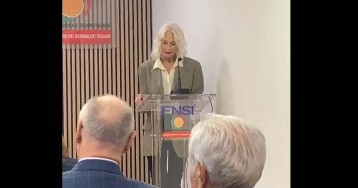 Rita Cavallaro premiata dal Sindacato Cronisti Romani