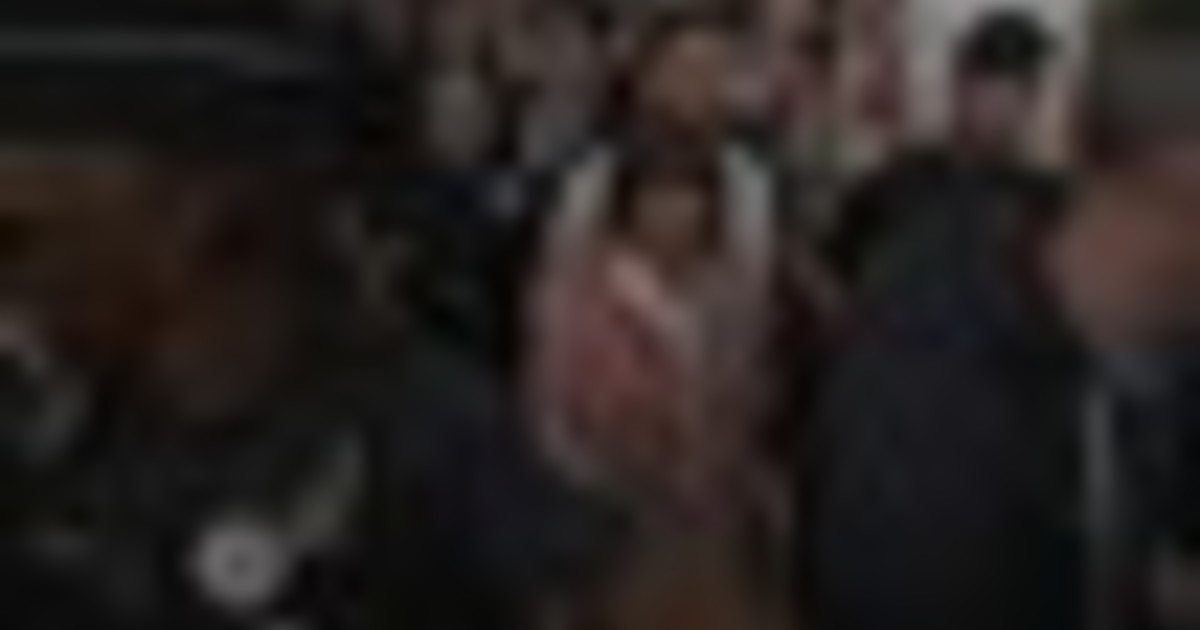 Applausi per Gisèle Pelicot dopo la condanna di uno degli stupratori