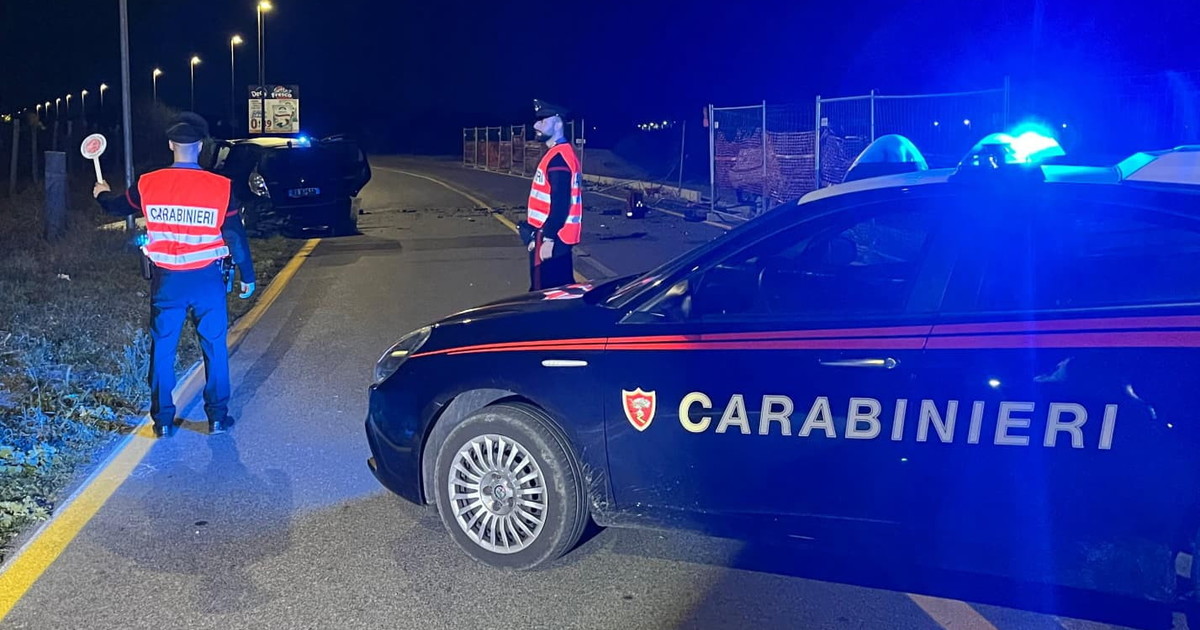 Tragedia a Tor San Lorenzo: muore 50enne in un frontale sul lungomare Tragedia a Tor San Lorenzo: muore 50enne in un frontale sul lungomare