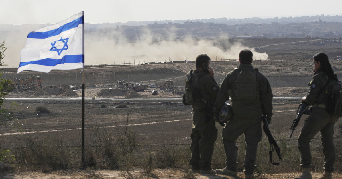 I soldati di Israele a Gaza si ritirano lungo le linee concordate. Ieri morto un riservista e altri raid