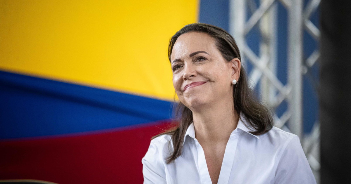 Nobel per la pace a Machado, leader anti Maduro. E lei lo dedica a Trump