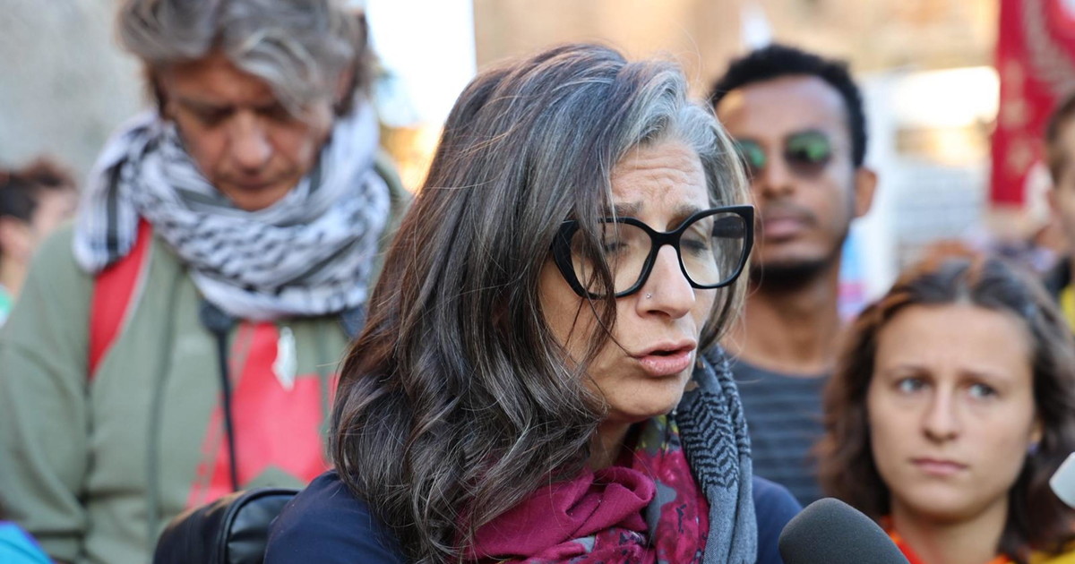 ambrogino d oro alla flotilla cos236 il pd si smarca da albanese sinistra in rotta