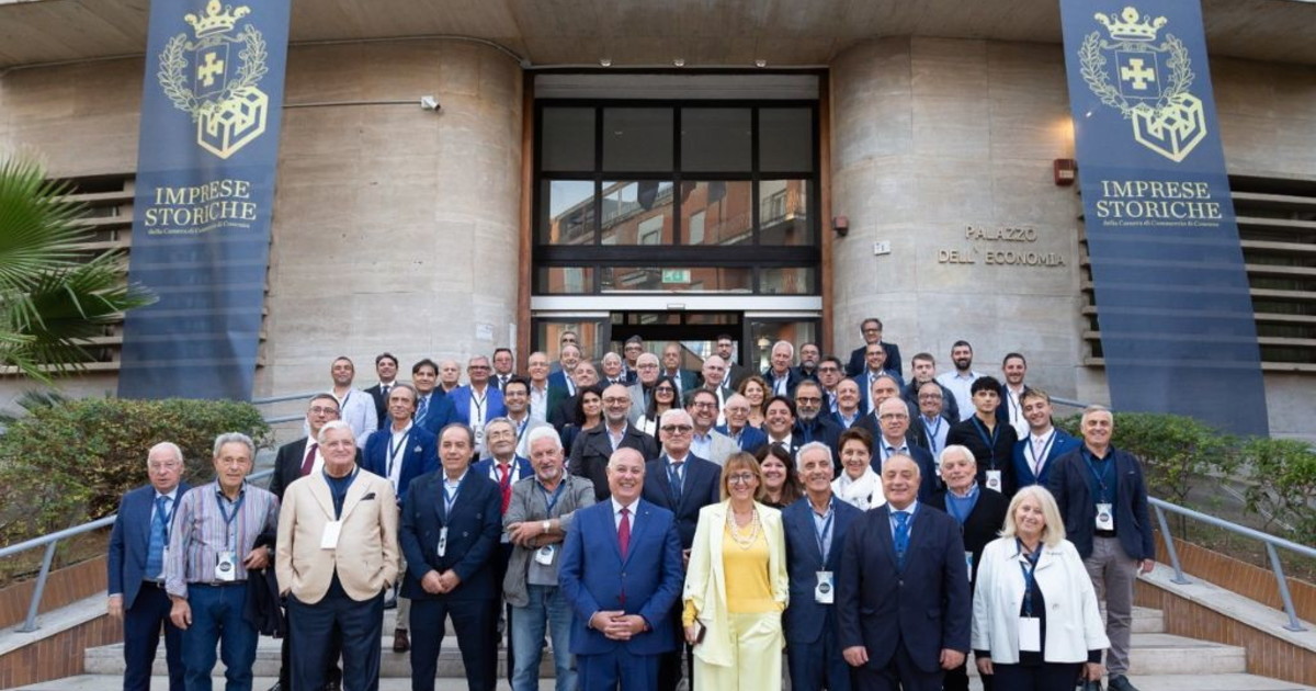 Comunicato Stampa: La settima edizione del Premio Imprese Storiche protagonista alla Camera di Commercio di Cosenza Comunicato Stampa: La settima edizione del Premio Imprese Storiche protagonista alla Camera di Commercio di Cosenza