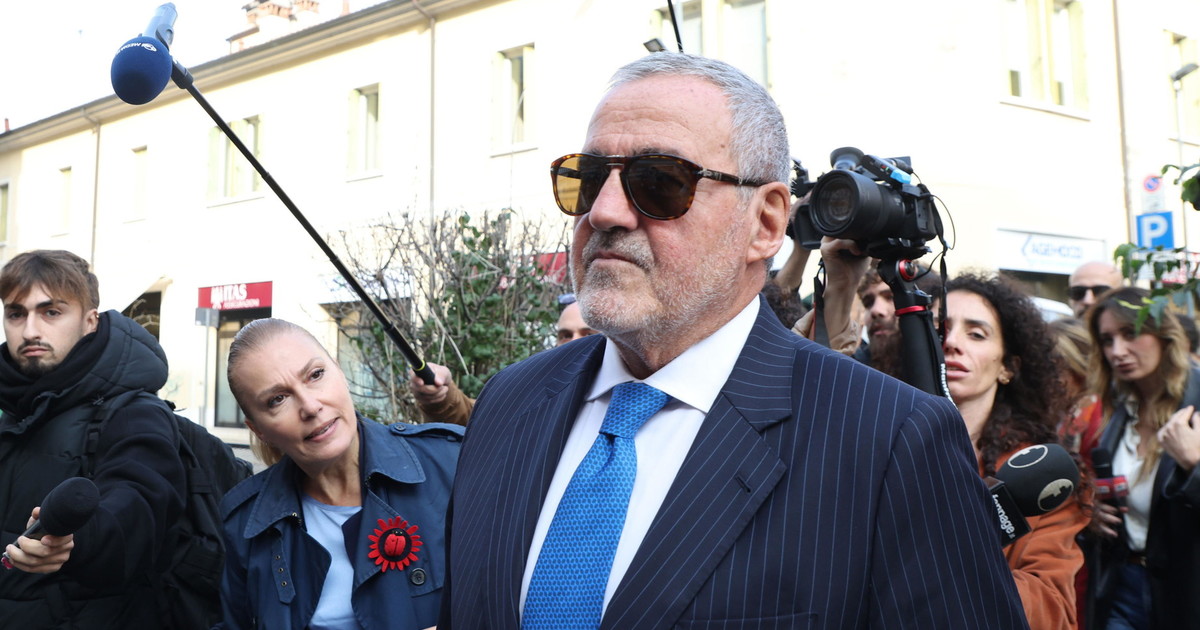 Venditti ai giudici: "Ho la vita rovinata, mai preso un euro". Le indagini Venditti ai giudici: "Ho la vita rovinata, mai preso un euro". Le indagini