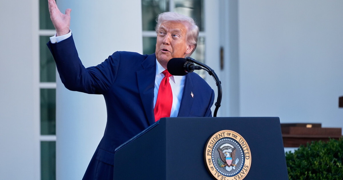 "La foto peggiore di sempre". Il Time incorona Trump ma lui si infuria "La foto peggiore di sempre". Il Time incorona Trump ma lui si infuria