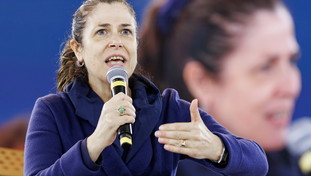 Todde si tiene la poltrona in Sardegna in extremis. Ha esorbitato dai propri poteri, l'accusa