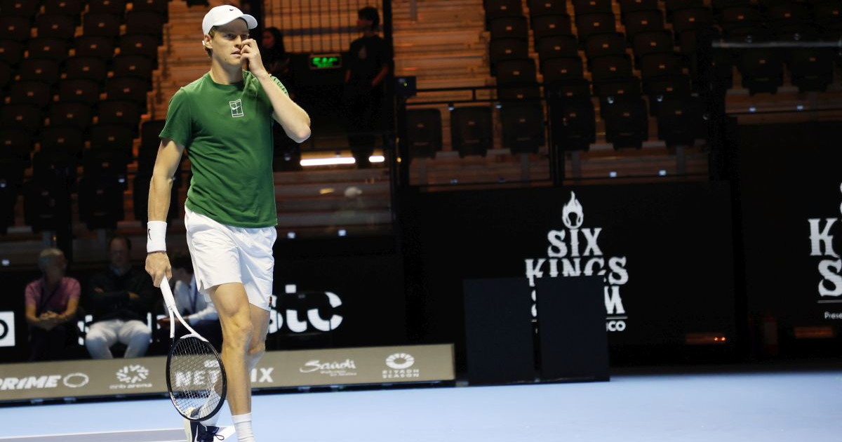 Sinner batte Tsitsipas, ora sfida Djokovic al Six Kings Slam