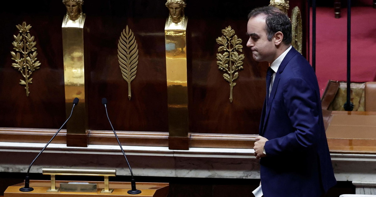 Francia: respinte mozioni censura, Lecornu va avanti