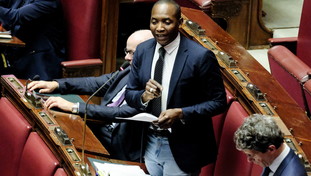 Sui migranti il fallimento della sinistra. L'ha capito perfino Soumahoro: Schlein faccia autocritica