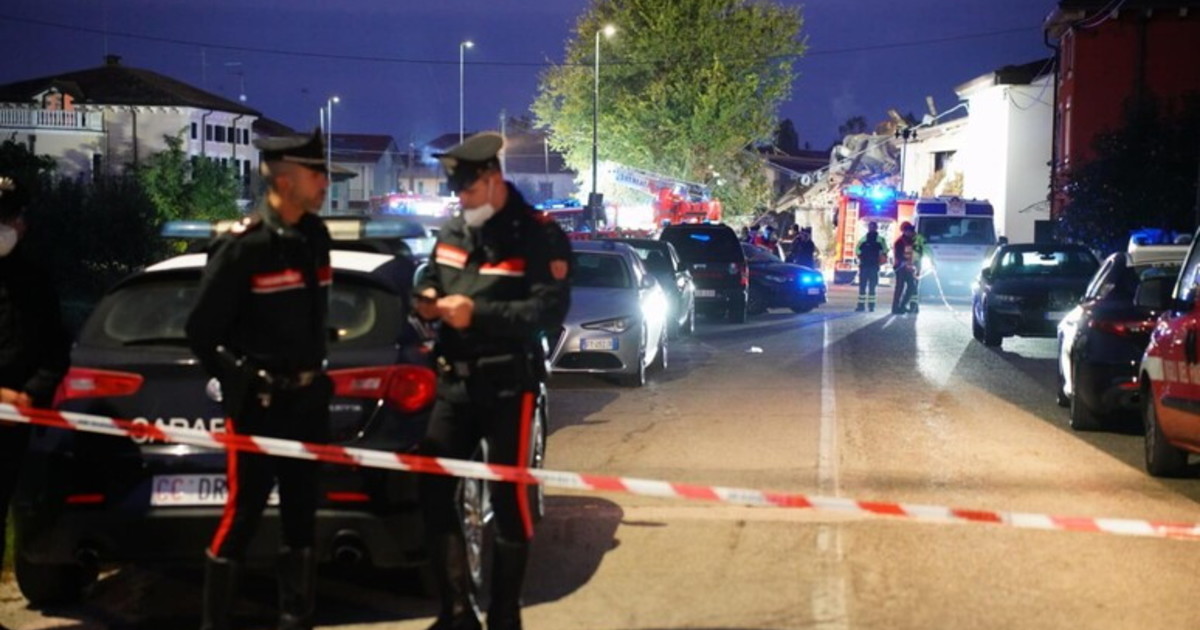 Carabinieri uccisi, nelle scuole osservato un minuto di silenzio. Valditara: "Onoriamo il loro sacrificio"