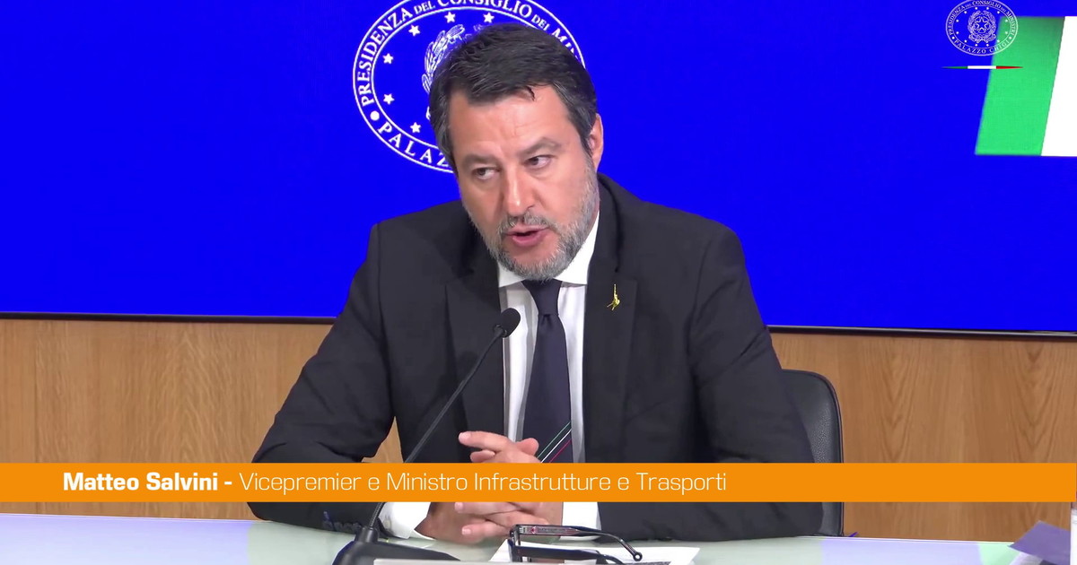 Manovra, Salvini "Con rottamazione cartelle italiani vedono la luce"