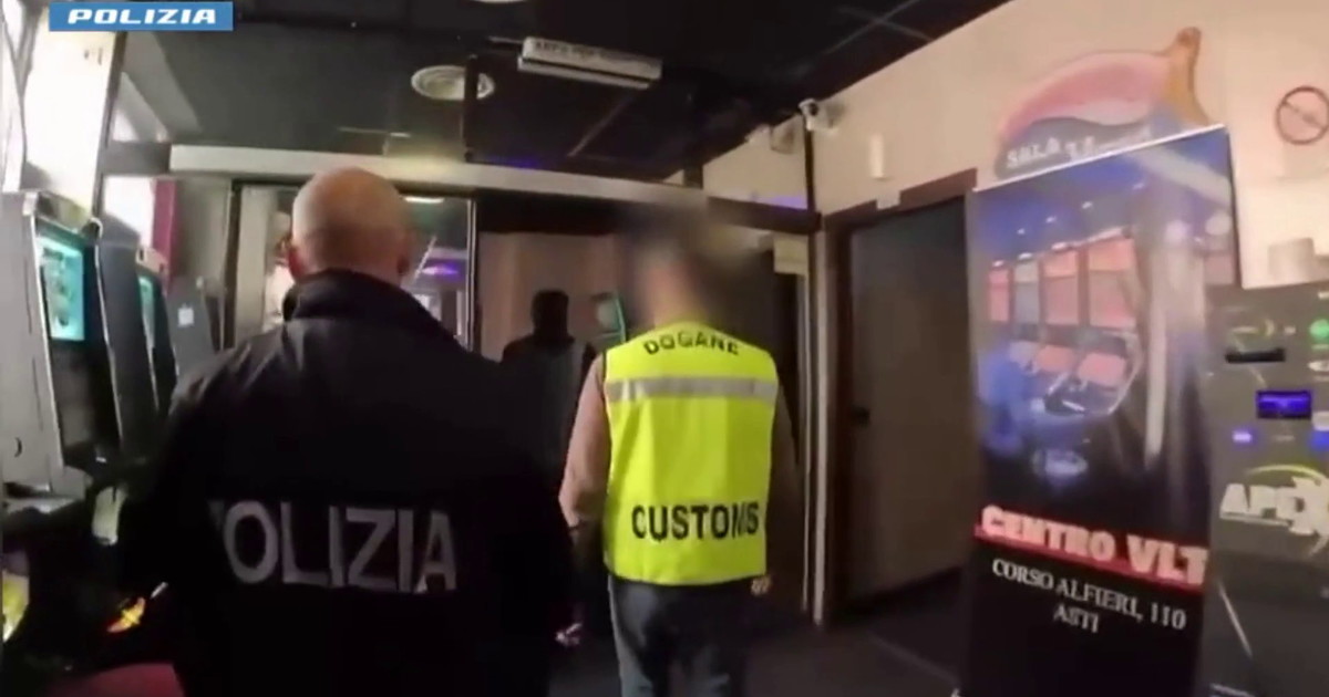 Scommesse illegali, due denunciati e sanzioni per 500 mila euro