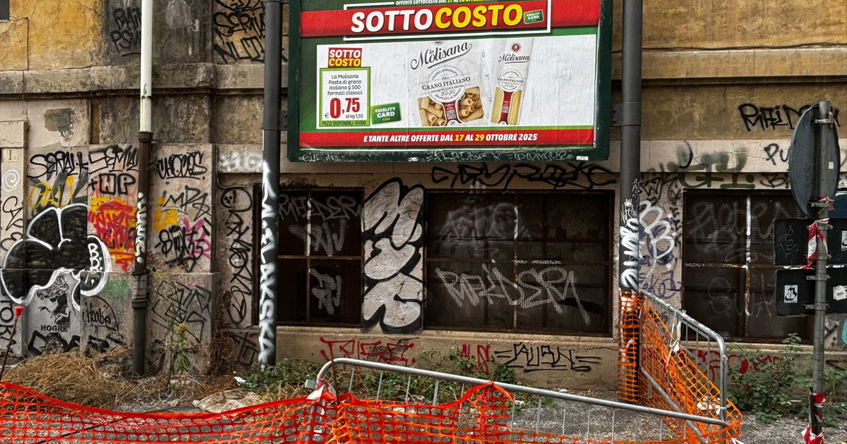 Via Verbania, transenne e reti recintano erbacce #lafotodeilettori