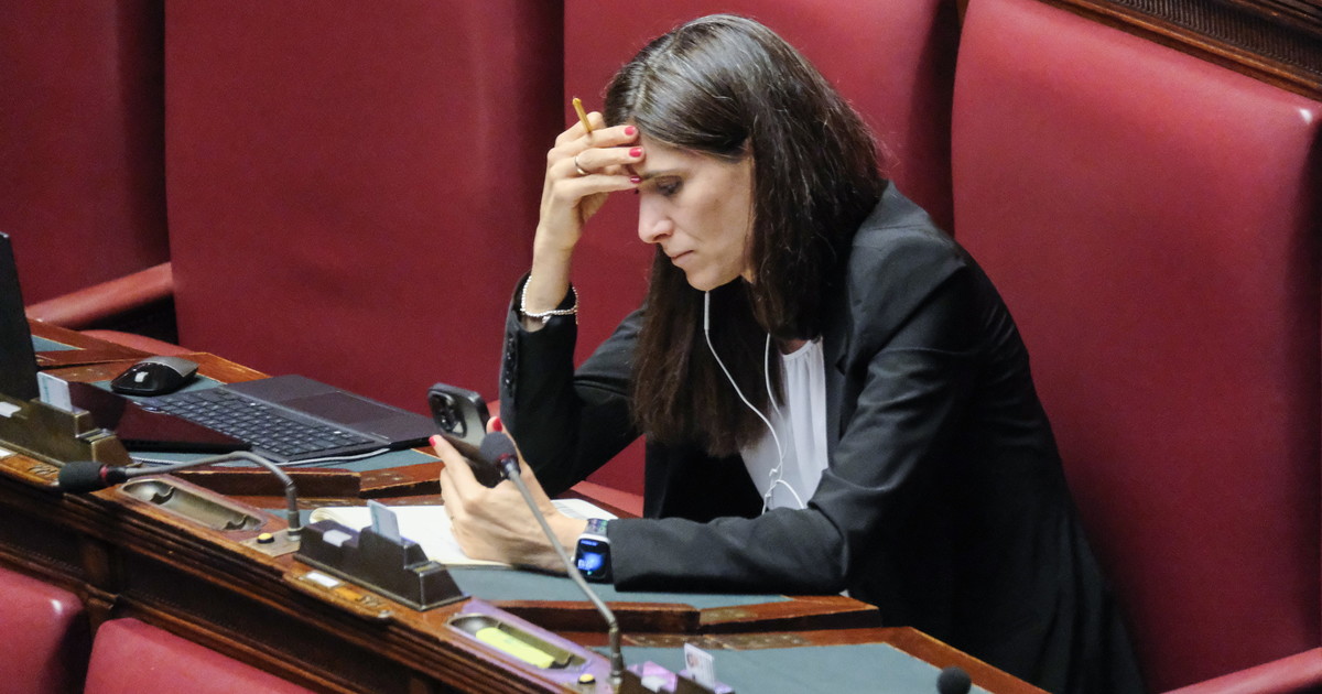 Terremoto nel M5S: Appendino si dimette da vice di Conte. Grillini in frantumi Terremoto nel M5S: Appendino si dimette da vice di Conte. Grillini in frantumi