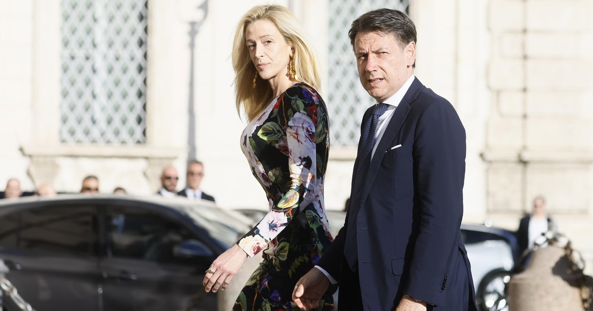 Non bastano i guai interni al M5S, vicina al fallimento l'atelier della compagna di Conte