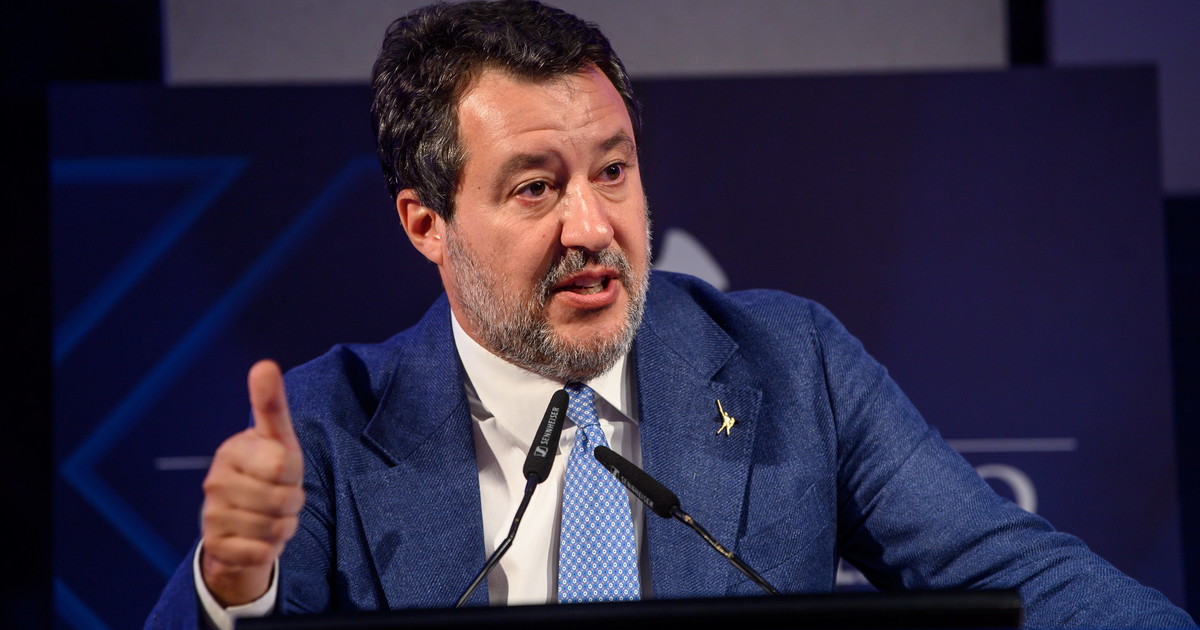 "Se si lamentano il contributo aumenta". La minaccia di Salvini alle banche "Se si lamentano il contributo aumenta". La minaccia di Salvini alle banche