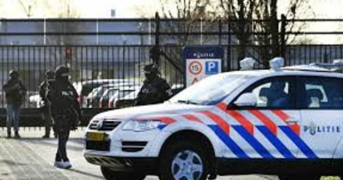 Disordini a Eindhoven, arrestati 180 ultras del Napoli Disordini a Eindhoven, arrestati 180 ultras del Napoli