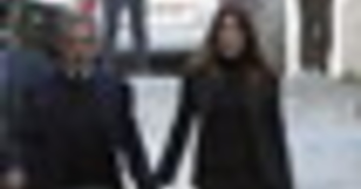 Sarkozy verso il carcere mano nella mano con Carla Bruni