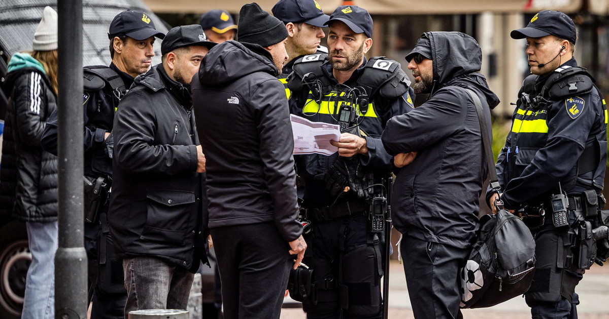 Abuso, Marchiati come ad Auschwitz. Bufera sull'Olanda, espulsi 230 tifosi del Napoli prima della Champions