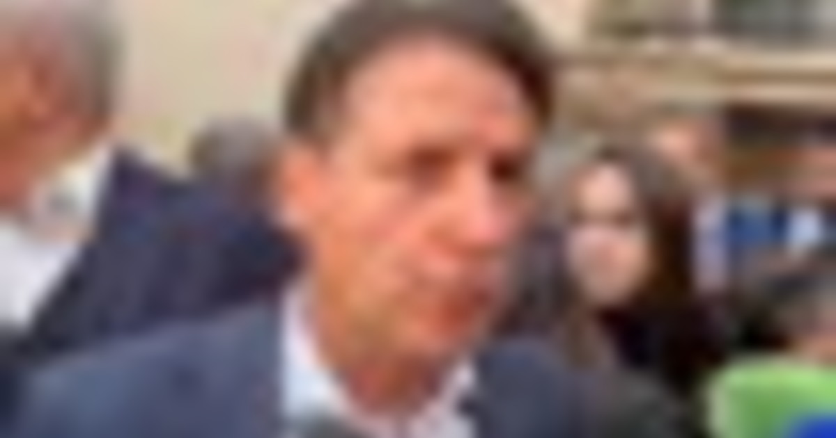 Conte poziva Meloni k umiku tožb proti Sigfridu Ranucciju