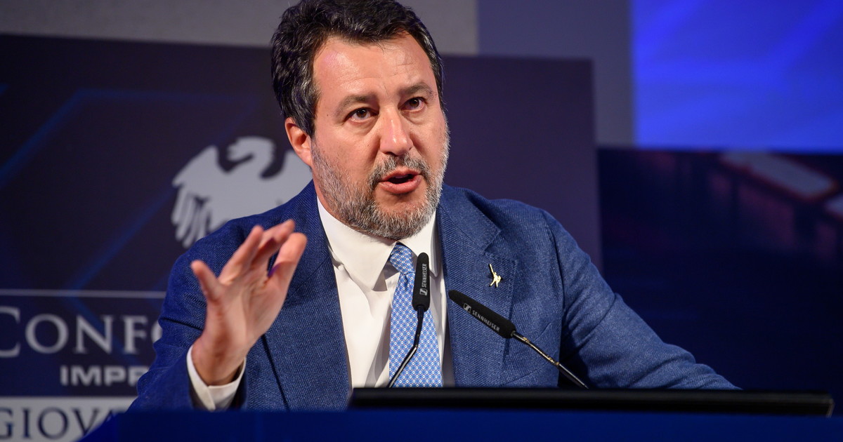 Salvini rilancia la Lega: “Squadra unita, avanti verso la vittoria”. Gelati i team Vannacci